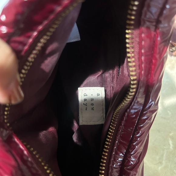 Elegant Red Women's Shoulder Bag - Picture 3 of 3